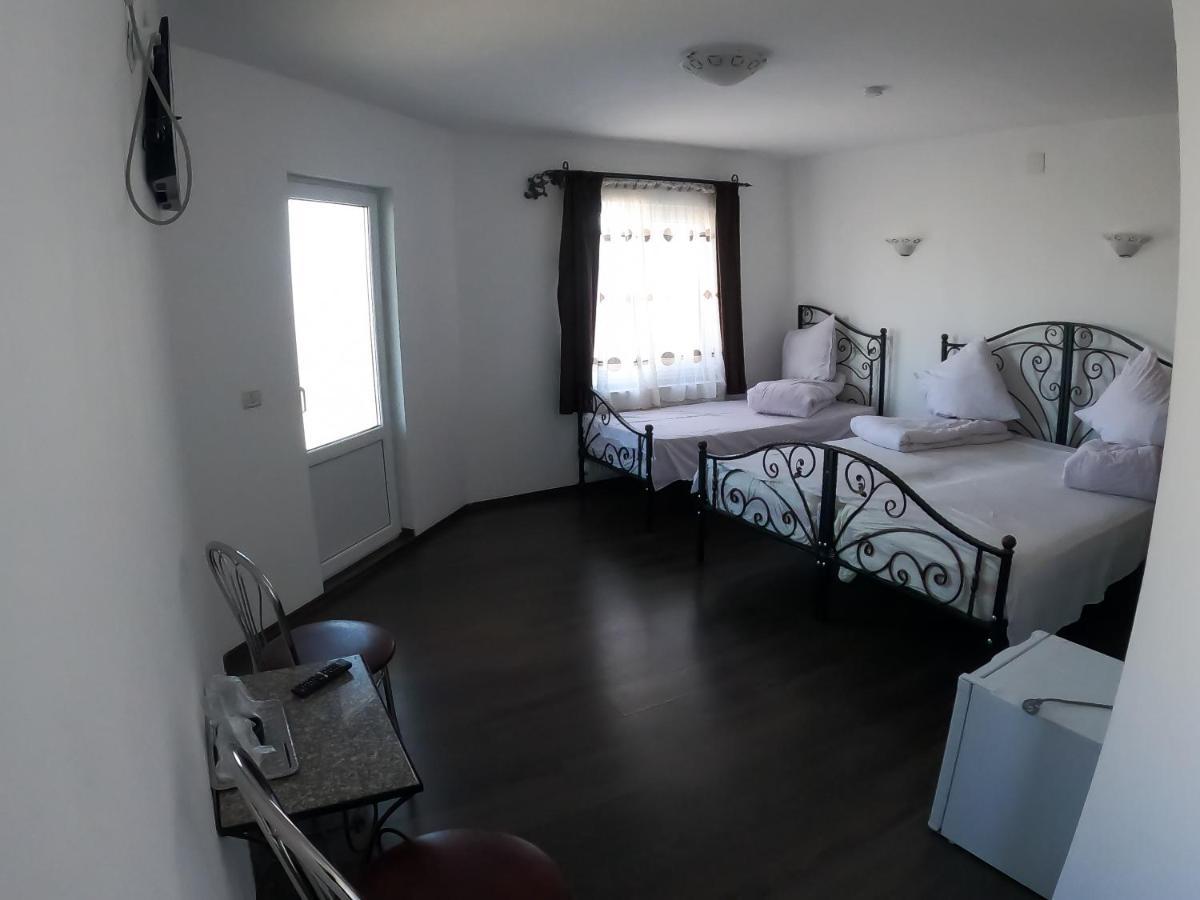 Motel Aris Meridian Piatra Neamţ Екстериор снимка