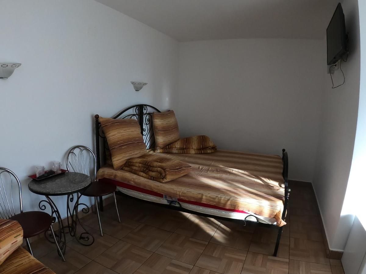 Motel Aris Meridian Piatra Neamţ Екстериор снимка