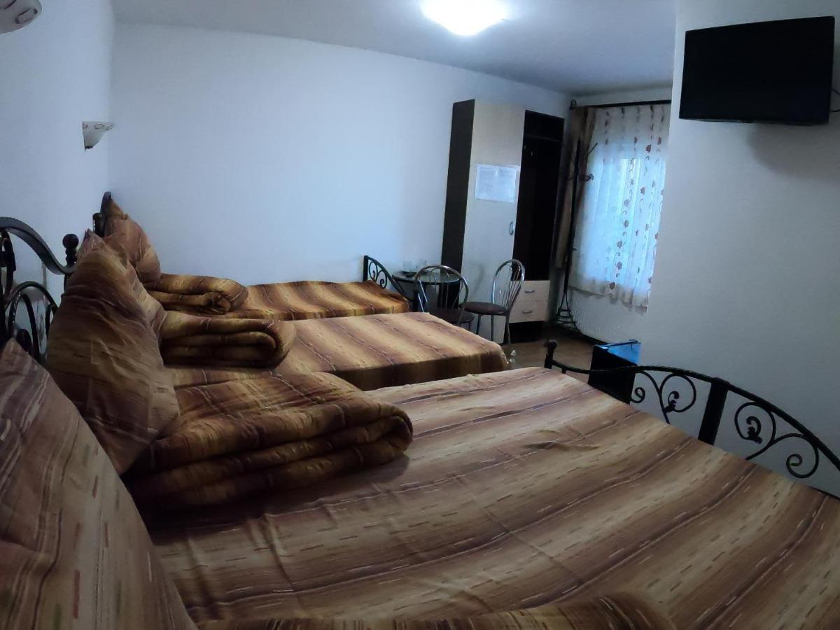 Motel Aris Meridian Piatra Neamţ Екстериор снимка