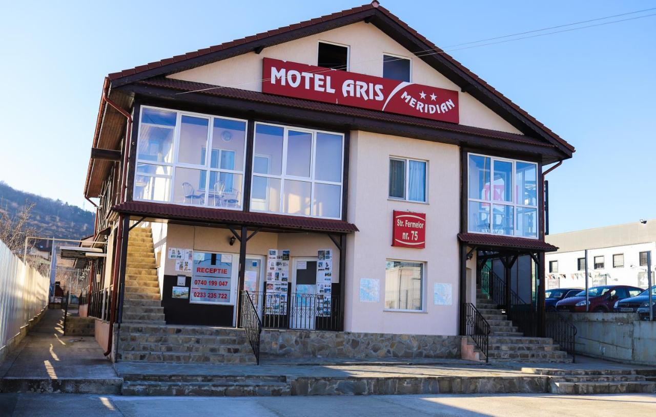 Motel Aris Meridian Piatra Neamţ Екстериор снимка