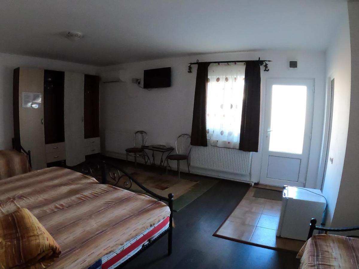 Motel Aris Meridian Piatra Neamţ Екстериор снимка