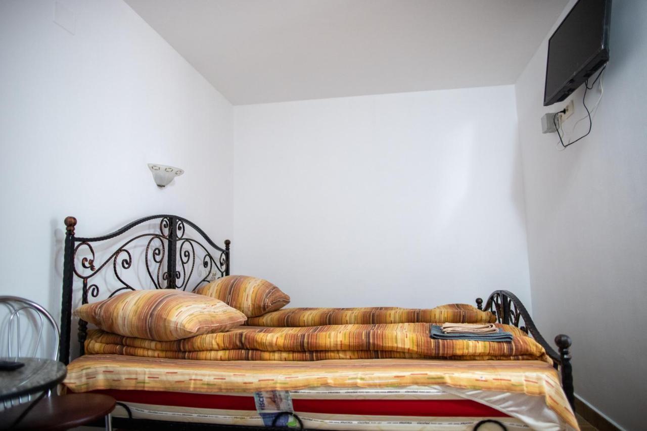 Motel Aris Meridian Piatra Neamţ Екстериор снимка