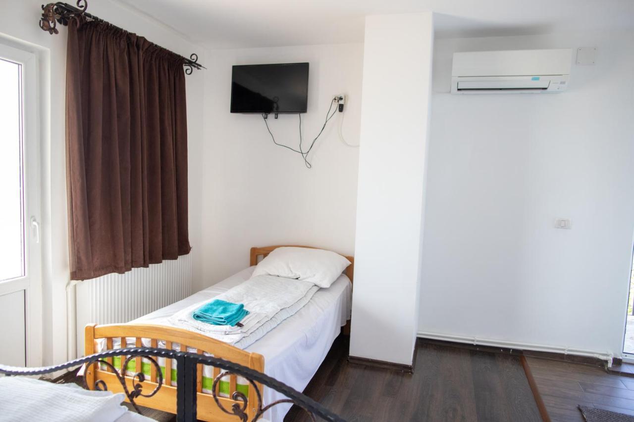Motel Aris Meridian Piatra Neamţ Екстериор снимка