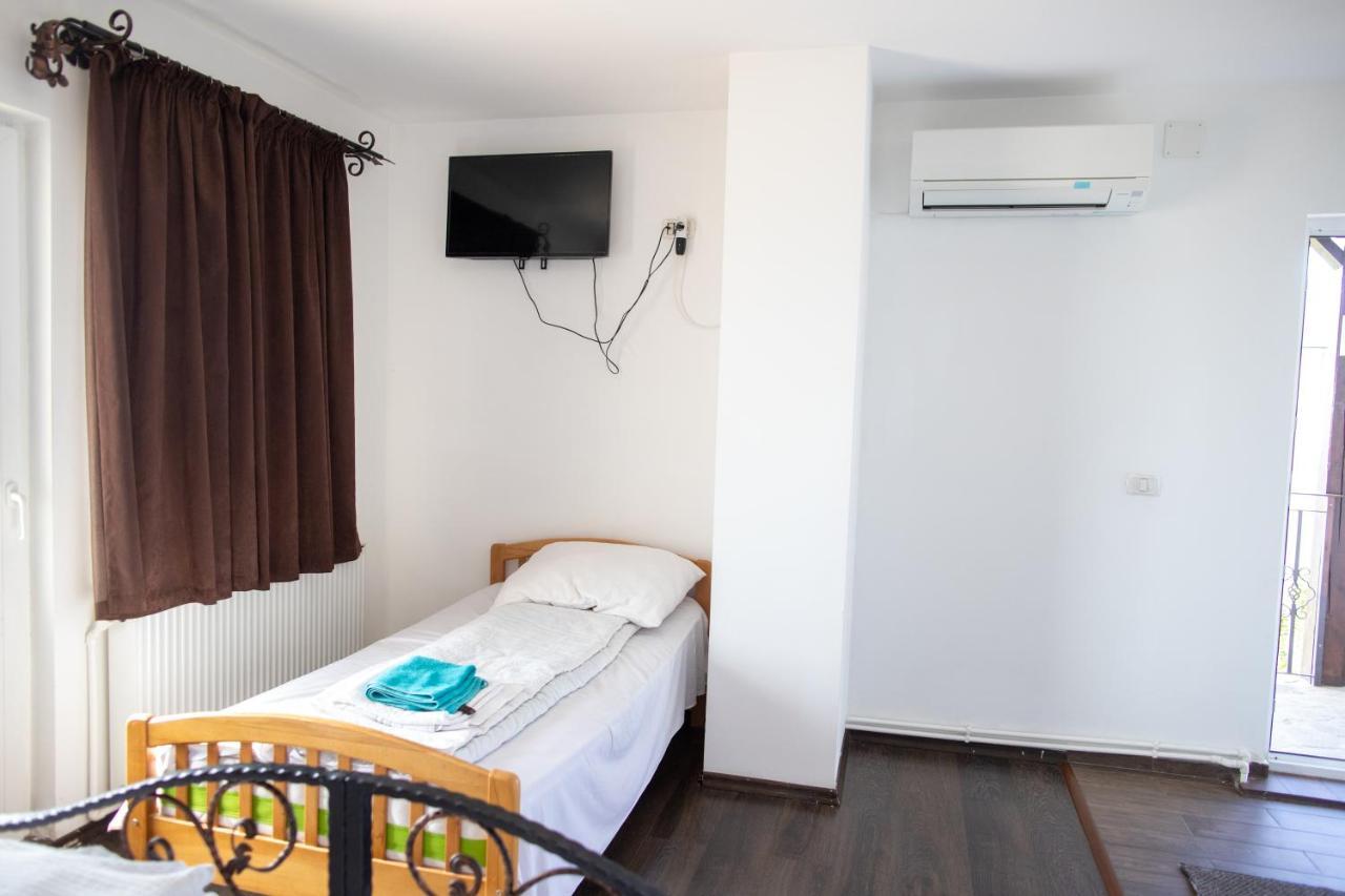 Motel Aris Meridian Piatra Neamţ Екстериор снимка