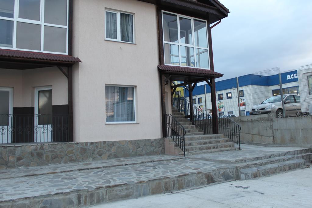 Motel Aris Meridian Piatra Neamţ Екстериор снимка