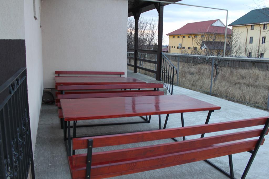 Motel Aris Meridian Piatra Neamţ Екстериор снимка