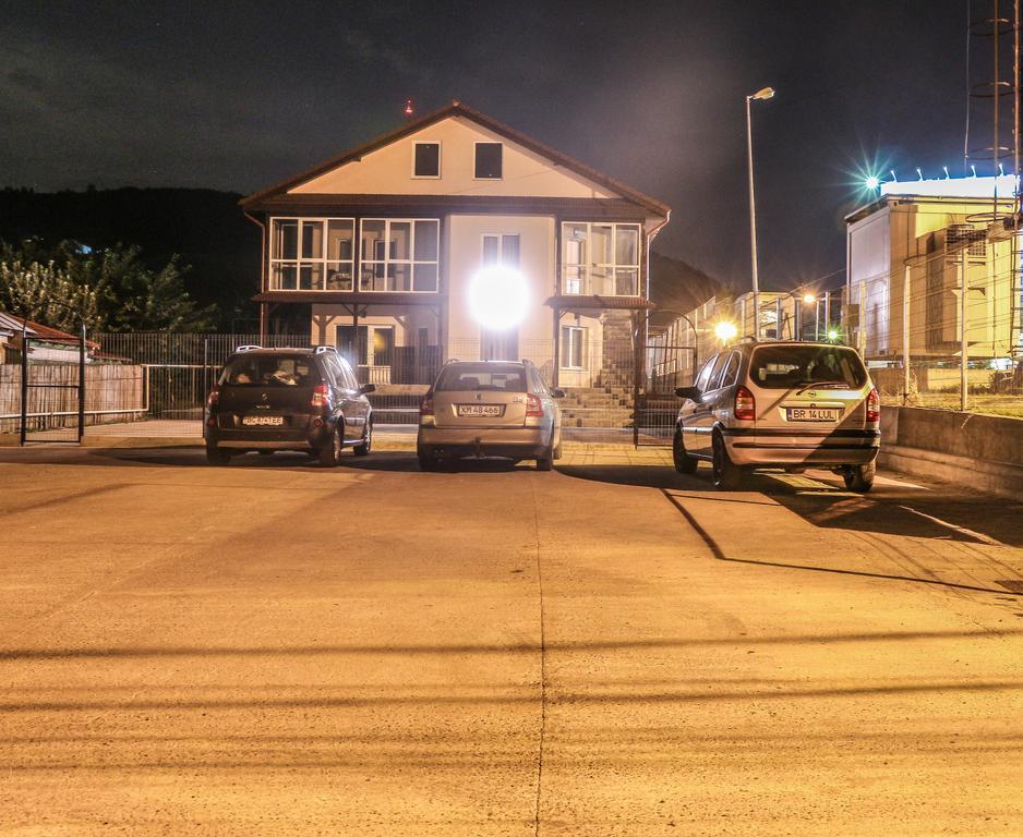 Motel Aris Meridian Piatra Neamţ Екстериор снимка