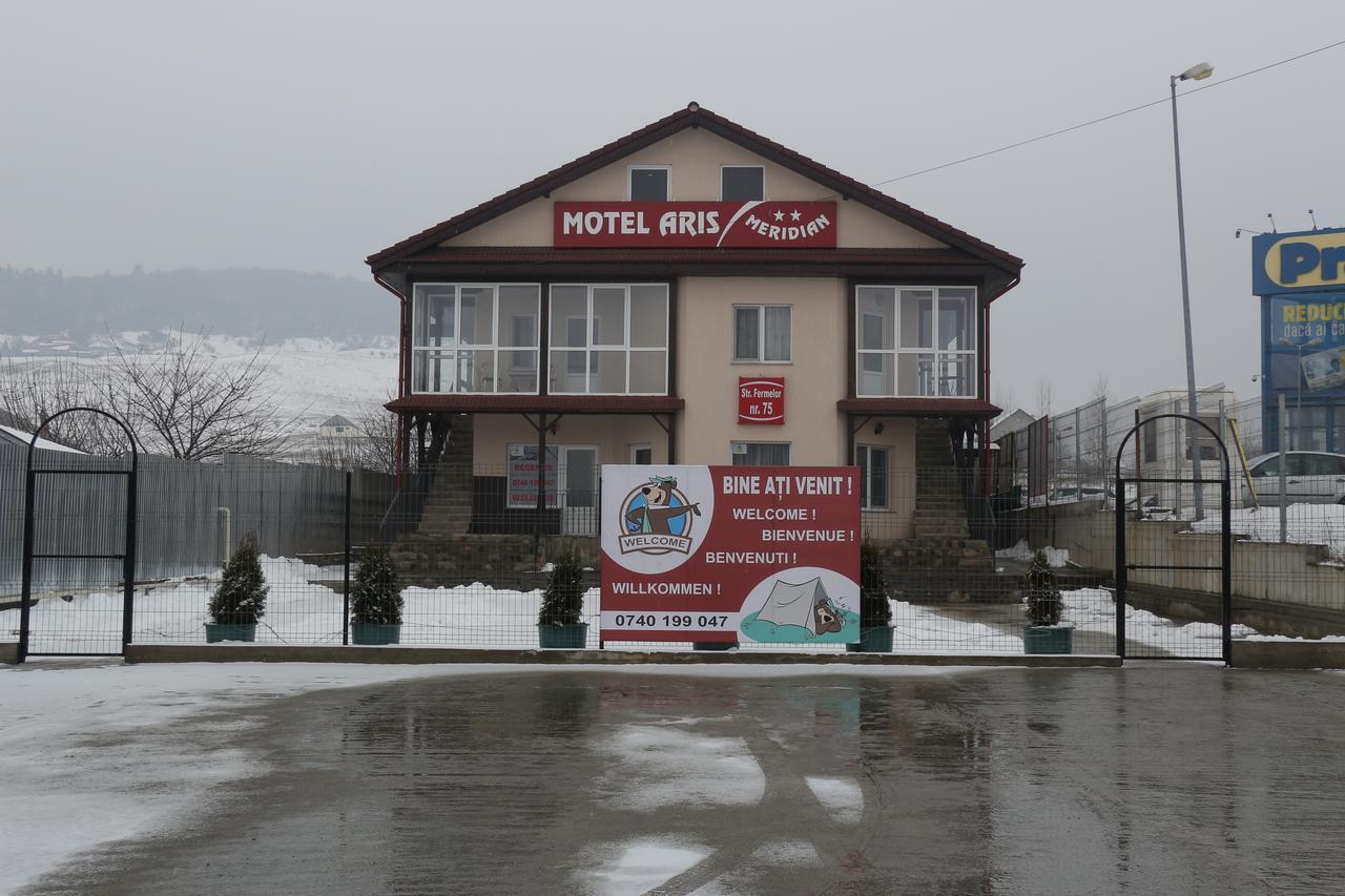 Motel Aris Meridian Piatra Neamţ Екстериор снимка