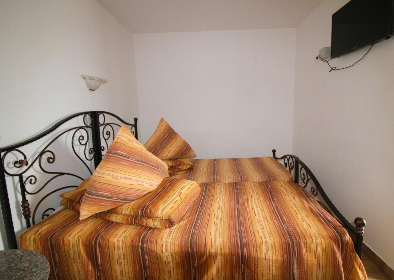 Motel Aris Meridian Piatra Neamţ Екстериор снимка