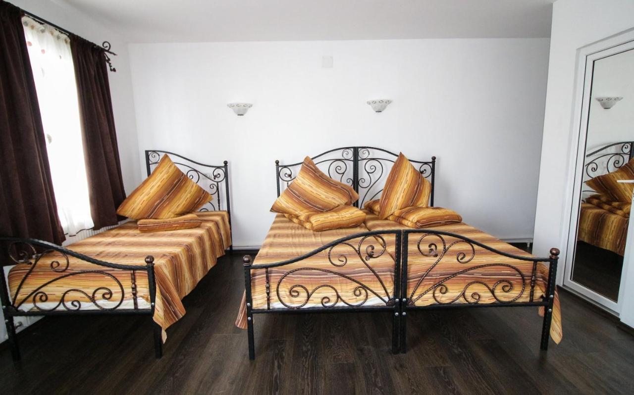 Motel Aris Meridian Piatra Neamţ Екстериор снимка