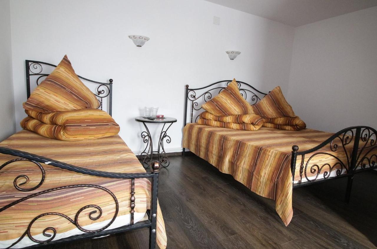 Motel Aris Meridian Piatra Neamţ Екстериор снимка