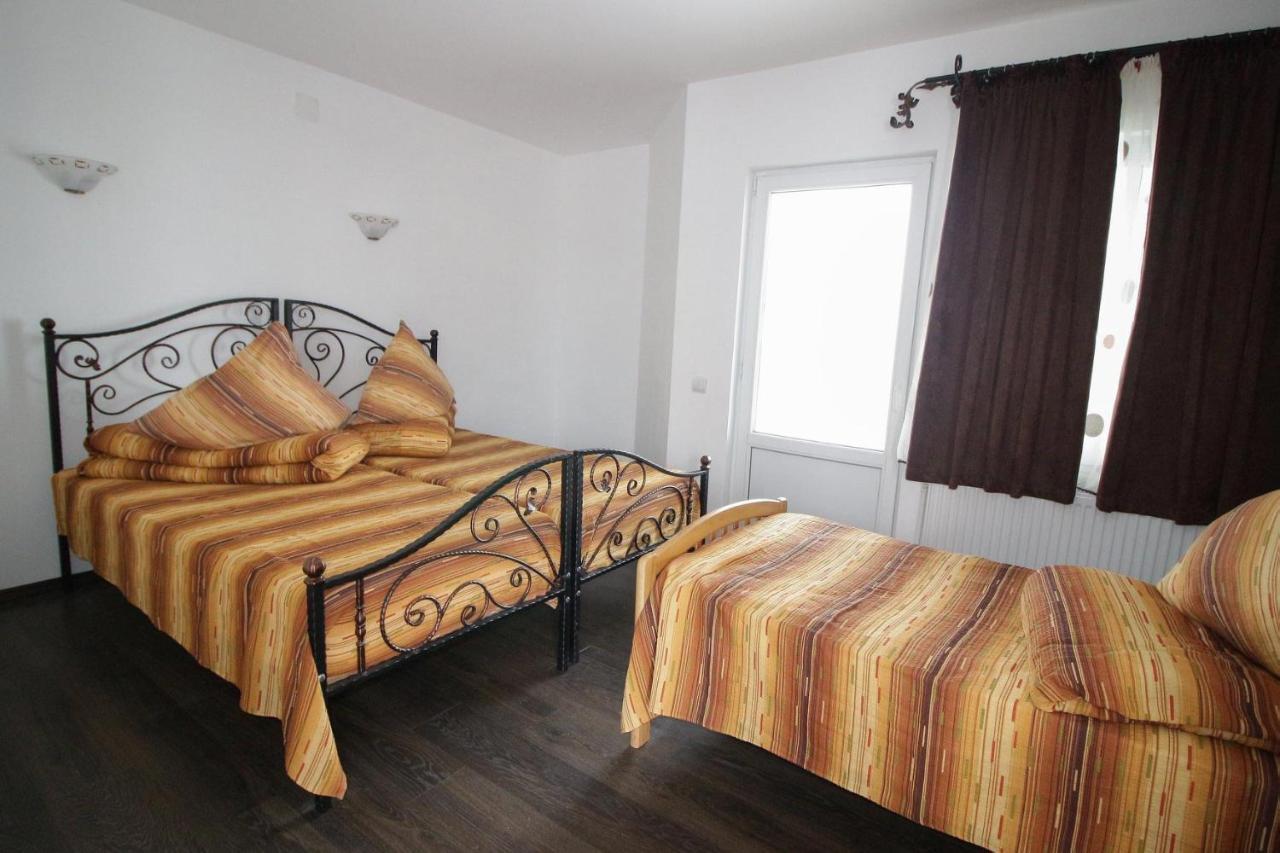 Motel Aris Meridian Piatra Neamţ Стая снимка