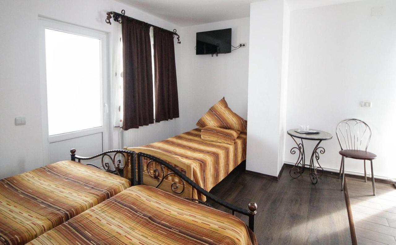 Motel Aris Meridian Piatra Neamţ Екстериор снимка