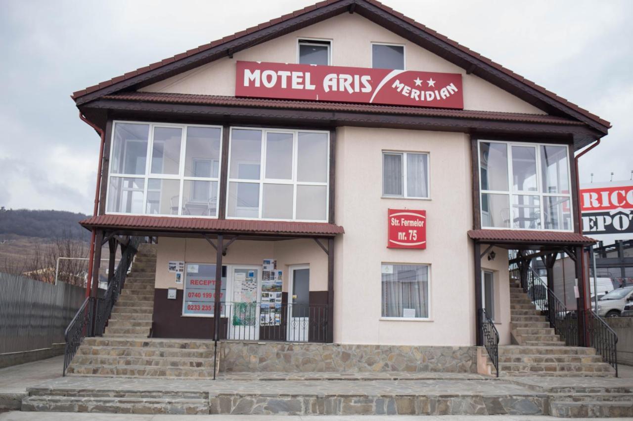 Motel Aris Meridian Piatra Neamţ Екстериор снимка