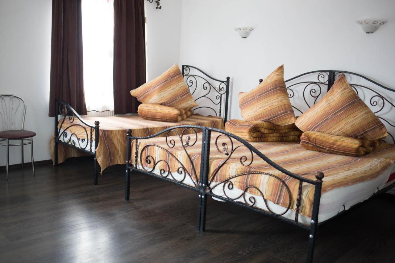 Motel Aris Meridian Piatra Neamţ Екстериор снимка
